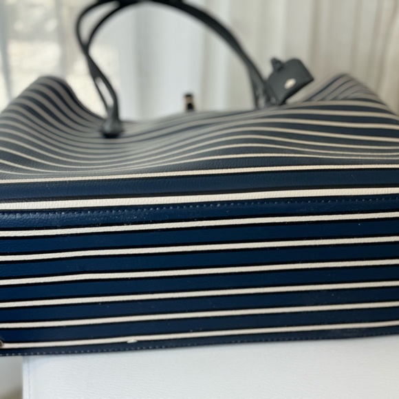 Tory Burch Navy/White tote bag. - Picture 7 of 7